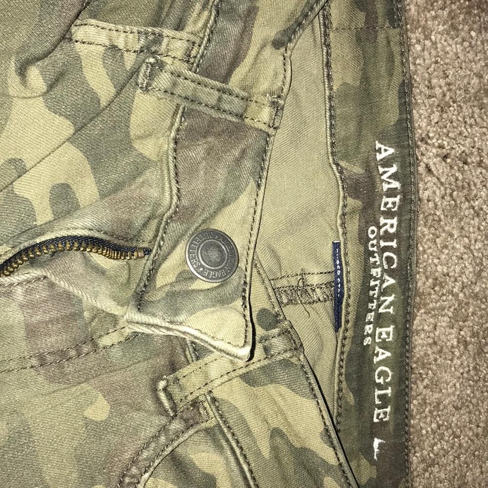 AMERICAN EAGLE CAMO JEANS SIZE 2